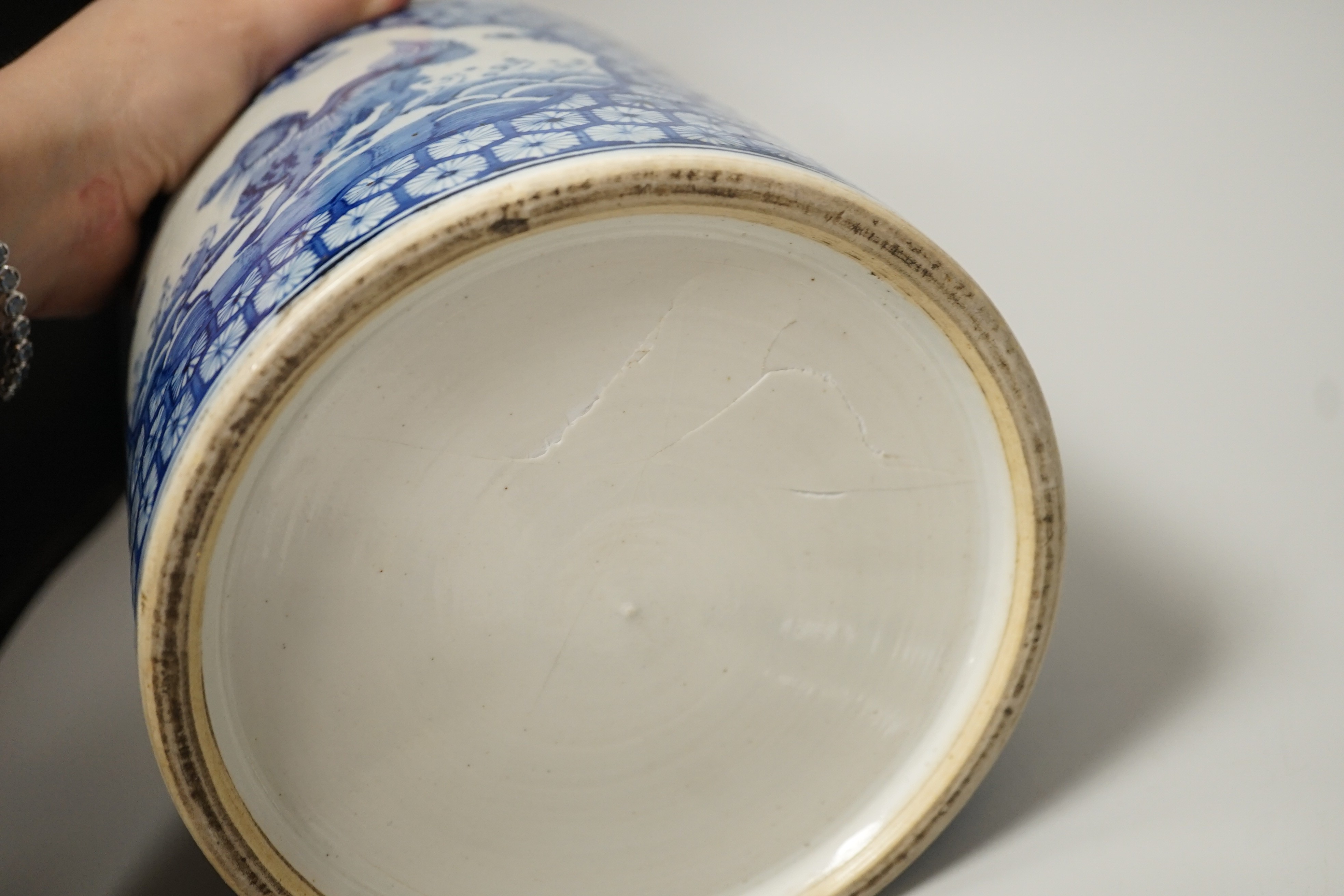 A Chinese blue and white brushpot, enamelled jar, brush pot, famille verte jar cover and a Japanese blue and white tea bowl and cover. Tallest 18cm